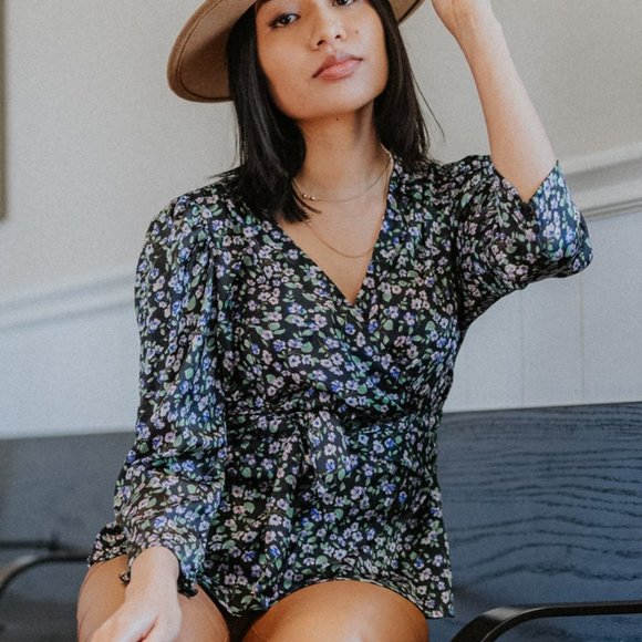 Floral V-Neck Blouse - Picture 5 of 6